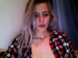 hot_hayde is 19 year old webcam girl