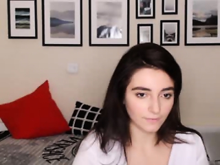 tinapretty is 22 year old pretty webcam girl