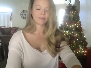 calistarayne is 39 year old webcam girl