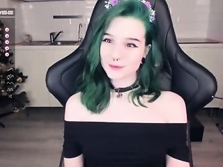 alicentity is 22 year old cute webcam girl