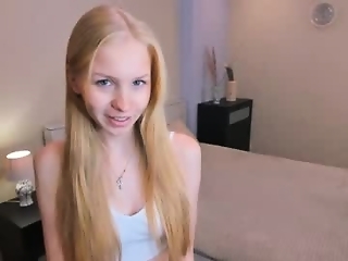 yasminelsie is 18 year old shy blonde webcam girl