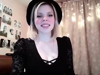 _milky__way__ is 19 year old webcam girl