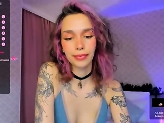 leylanoir is 23 year old fetish webcam girl