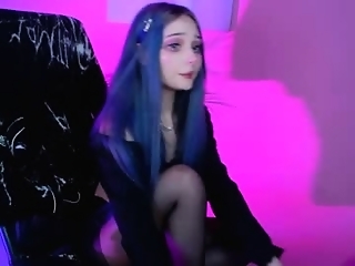 lily_weep is 18 year old school webcam girl