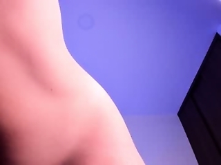 r4veenn is 28 year old webcam girl