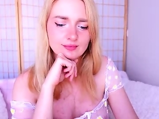 rinacandy is 19 year old slutty webcam girl