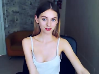melodykey_x is 20 year old webcam girl