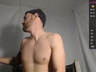 bradbronton is 35 year old bisexual webcam boy