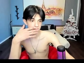 yoo_dee_ohh is 19 year old webcam boy