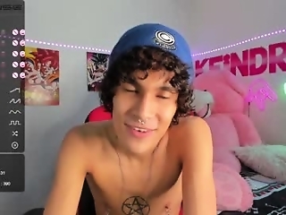 keindren is 20 year old cute latino webcam boy