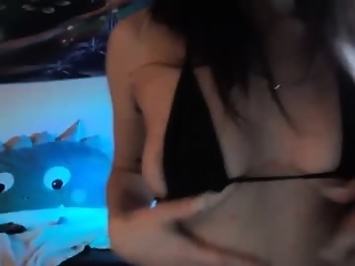 littlesaurus is 20 year old webcam girl