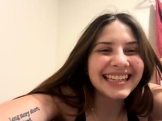 sincerelyyneon is 20 year old webcam girl