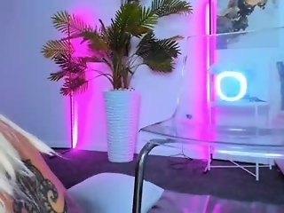 wow_eva_wow is 27 year old webcam girl