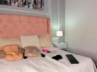 novacyysantos is 31 year old naughty webcam girl