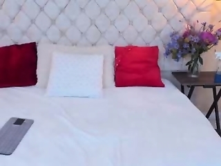 victoria_adams14 is 18 year old latino webcam girl