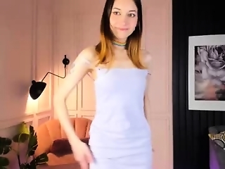 lana_say is 18 year old girl