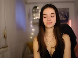 gia_paige18 is 18 year old cute webcam girl