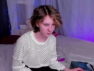 rina_dee is 18 year old webcam girl