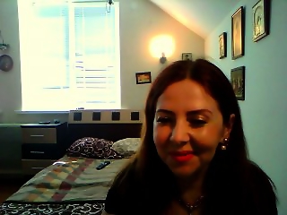 Delicecatmyau is 37 year old redhead, eastern webcam girl