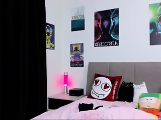 keokistar is 24 year old punk webcam girl