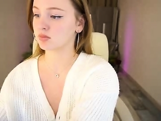 lylanimfa is 18 year old webcam girl