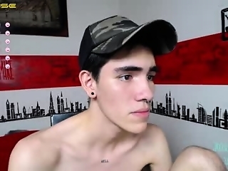 hellmike_ is 18 year old gay webcam boy