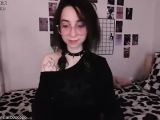 b0pppo is 21 year old gothic webcam girl