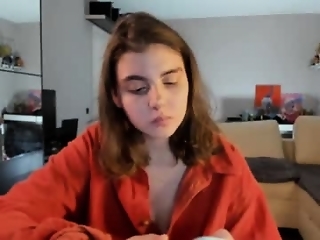 emmamon is 20 year old webcam girl