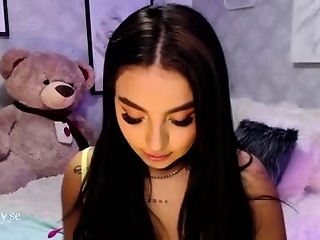 keily_se is  year old latino webcam girl