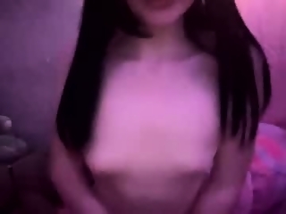 littlelunaishorny is  year old horny webcam girl