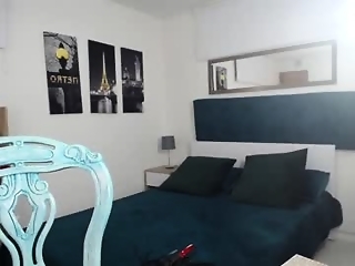 connie_haze is 20 year old latino webcam girl