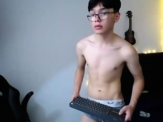 luandy_ is  year old gay webcam boy