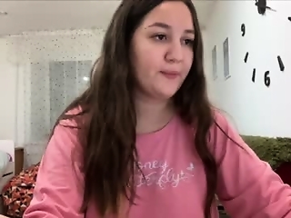 nellyfischer is 21 year old webcam girl