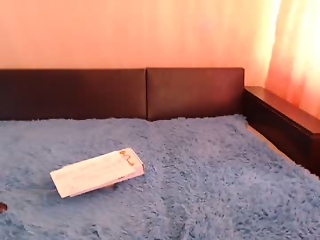 evelina_fox is 21 year old slutty webcam girl