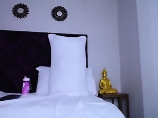 ahincale is 21 year old brunette, latino sexy girl