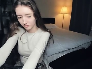 llkadream is 18 year old cute webcam girl