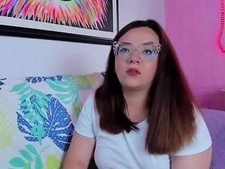 misslady__eva is 32 year old latino webcam girl