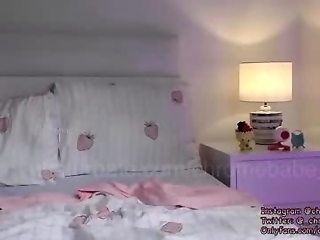 chromebabe_ is 21 year old webcam girl