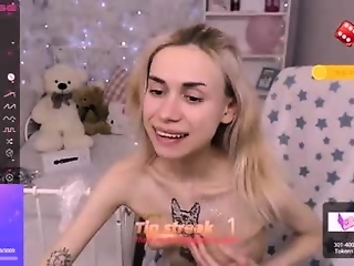 tokio_parker_ is 20 year old cute webcam girl