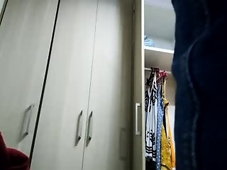 yourbonie is  year old webcam girl