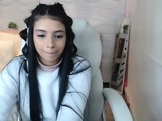 _vane_lopez is 20 year old sexy latino webcam girl