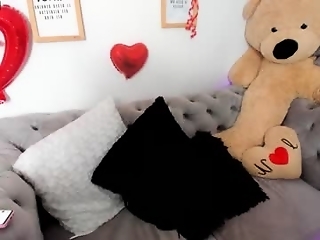 rosetaylorla is 31 year old webcam girl