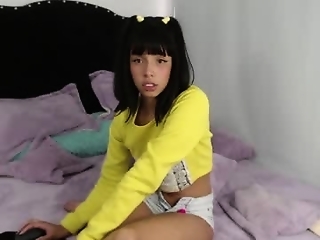 yyukio is 20 year old webcam girl