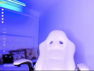 _tokyo01 is 21 year old webcam girl