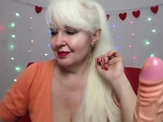 kamaliasim is 40 year old webcam girl