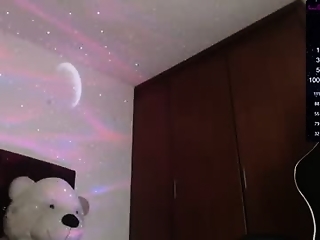 maria_petit is 22 year old latino webcam girl