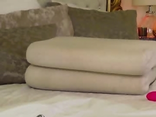 nicollediazz is  year old webcam girl