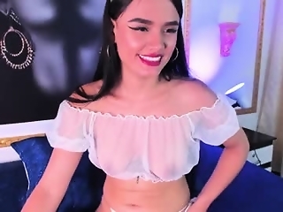 ibethmoon is 19 year old webcam girl