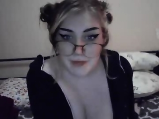 demongf is 27 year old webcam girl