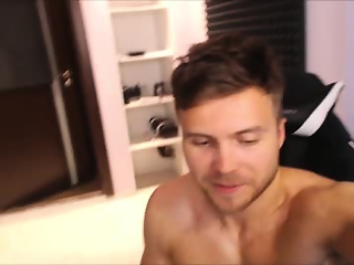 alexspilner is 25 year old cute webcam boy